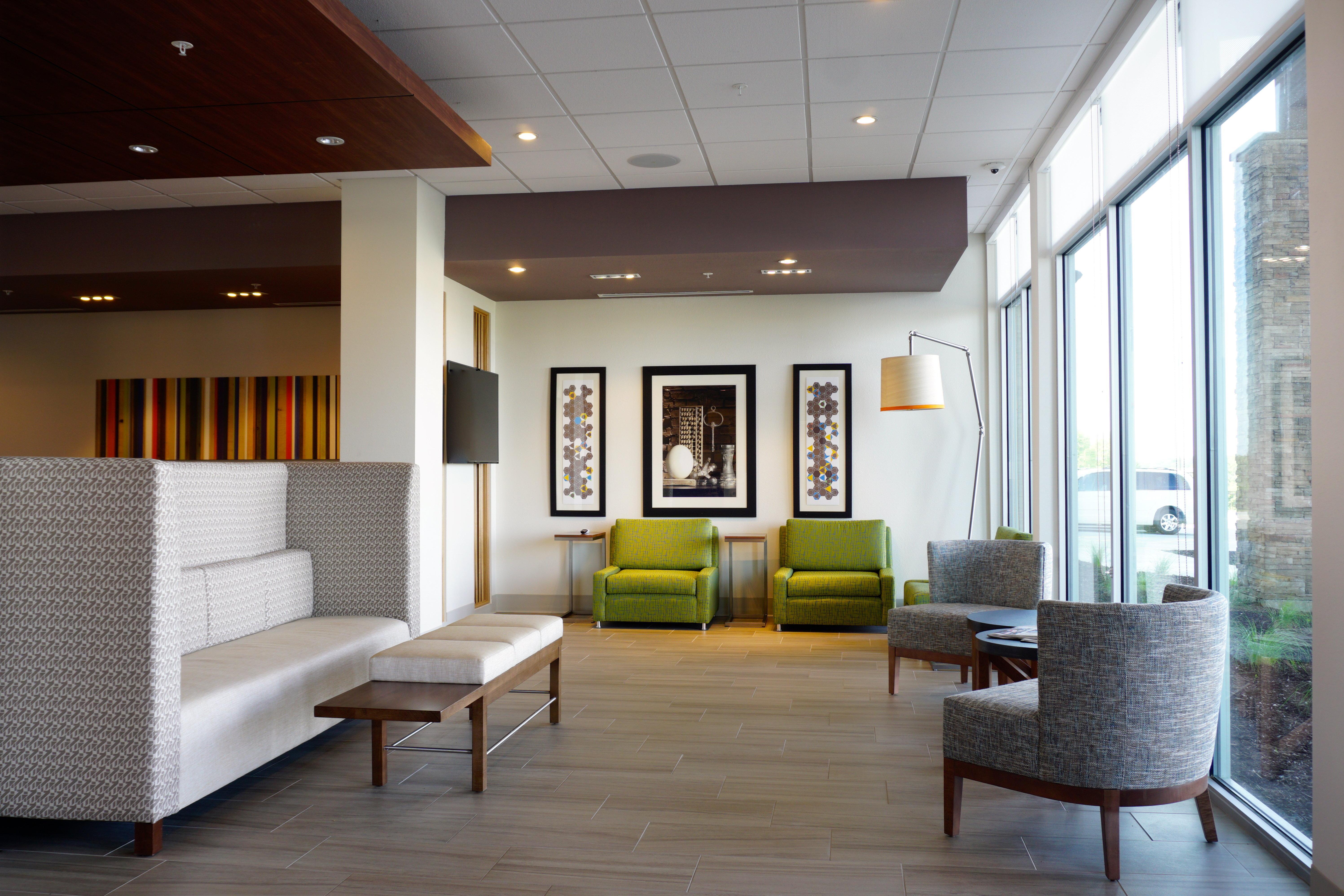 Holiday Inn Express & Suites Omaha - Millard Area, An Ihg Hotel Exterior foto